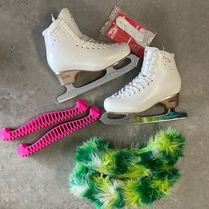 EDEA Overture with Gold seal blades, lace straps, e-guards and soakers. Used.